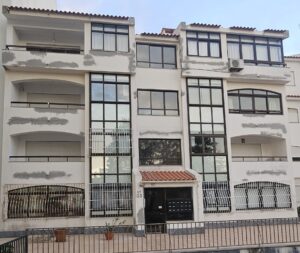 Pintura de fachadas de prédio com acesso por corda